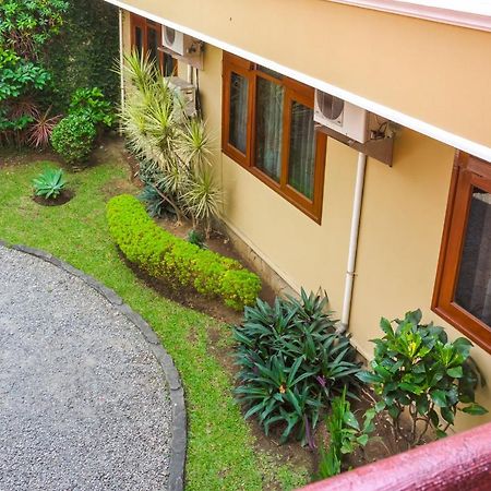 Reddoorz Plus Near Brawijaya Museum Malang Kültér fotó