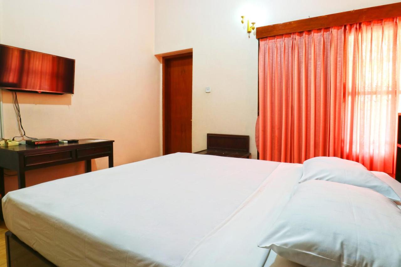Reddoorz Plus Near Brawijaya Museum Malang Kültér fotó