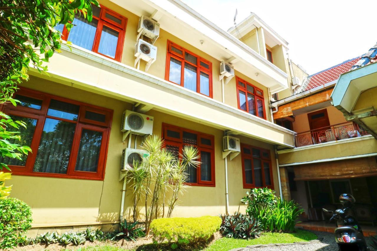 Reddoorz Plus Near Brawijaya Museum Malang Kültér fotó