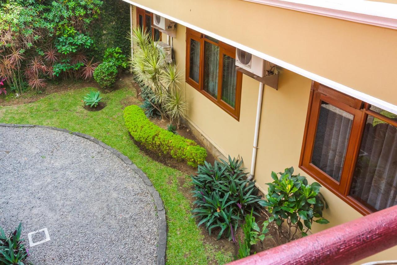 Reddoorz Plus Near Brawijaya Museum Malang Kültér fotó